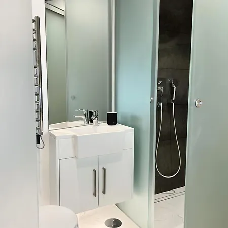 Double In Shared בית הארחה ליסבון